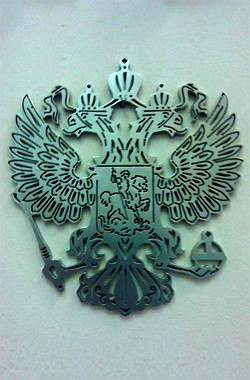 Художественная резка герб россии